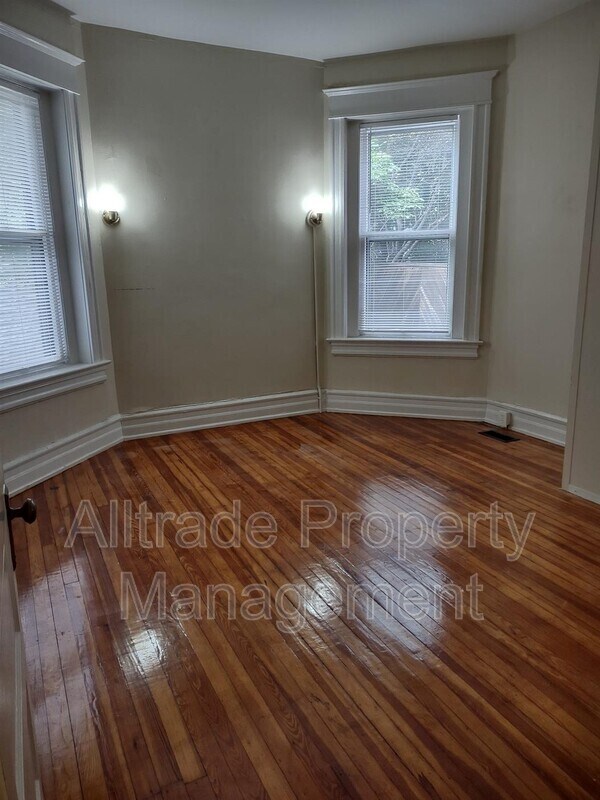 Building Photo - 1456 S 4th St