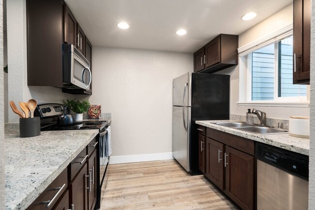 Building Photo - Larkspur Courts