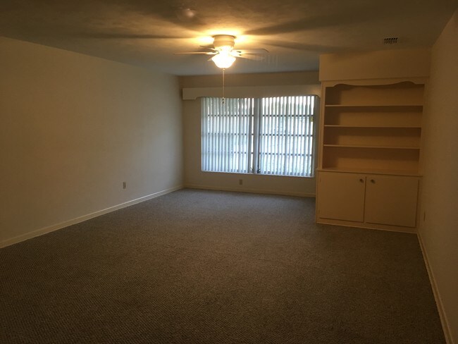living room 24 x 15 - 698 Avenue C SE