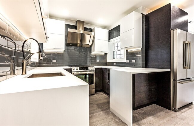 Foto del edificio - 2141 W Fletcher St