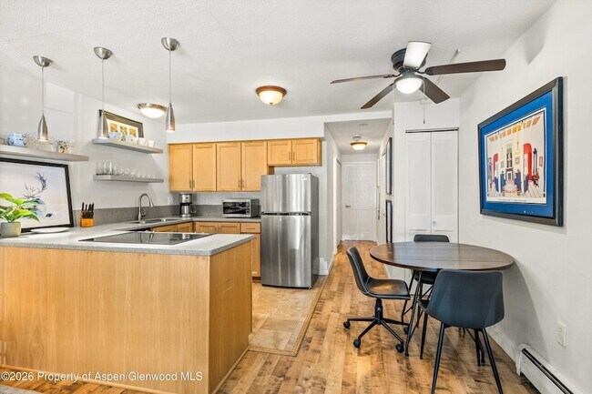 Foto del edificio - 210 E Cooper Ave