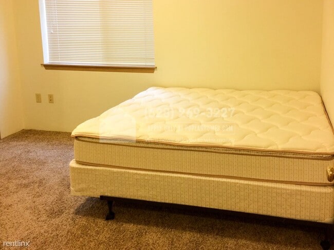 Building Photo - 2 br, 1 bath Triplex - 1895 Ferry Alley -