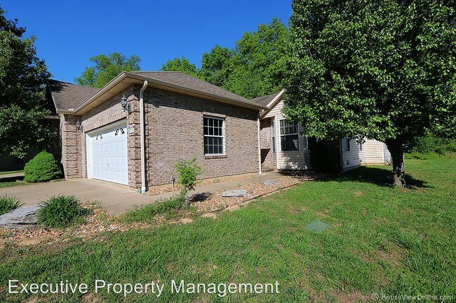 Building Photo - 4654 Greenwood Cir