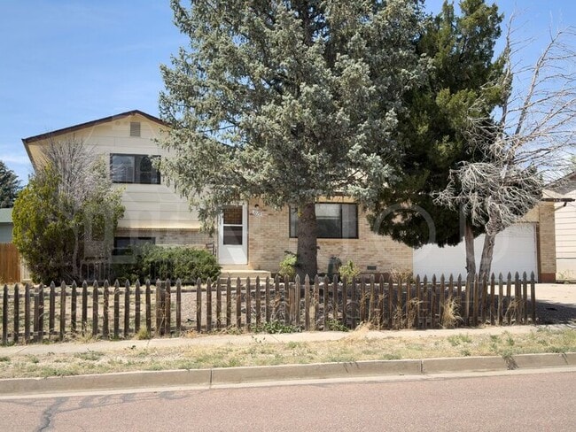 Photo - 1070 Branding Iron Dr House