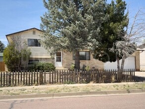Building Photo - 1070 Branding Iron Dr