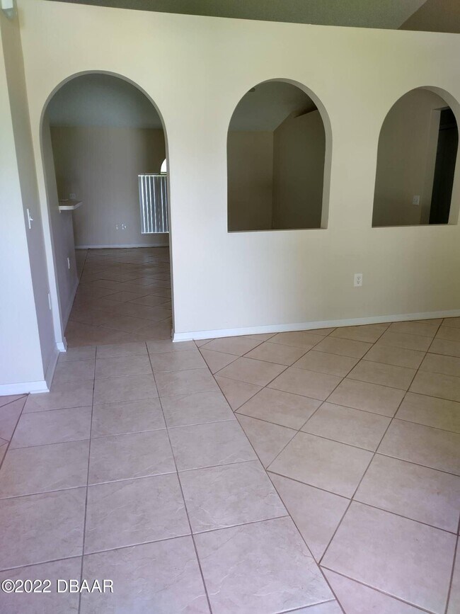 Building Photo - 2113 Umbrella Tree Dr