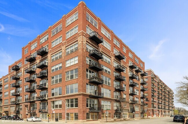 Building Photo - 1500 W Monroe St