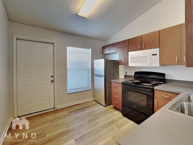 Foto del edificio - 5443 Cedar Ln