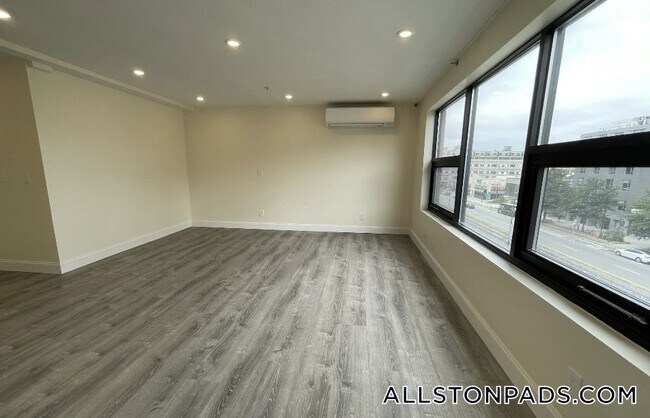 Foto del edificio - 1028a Commonwealth Ave