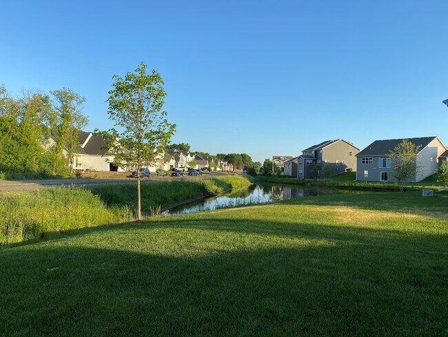 Building Photo - 1498 Summit Ct