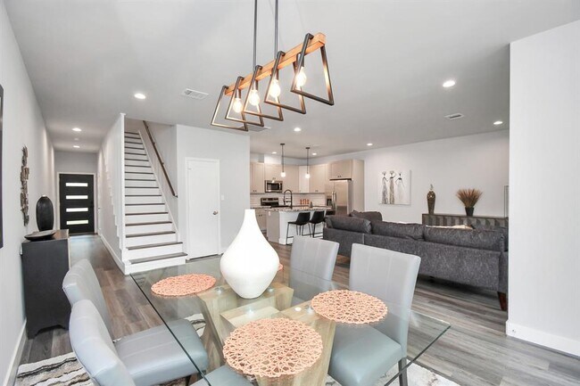 Foto del edificio - 3814 Lakewood Dr
