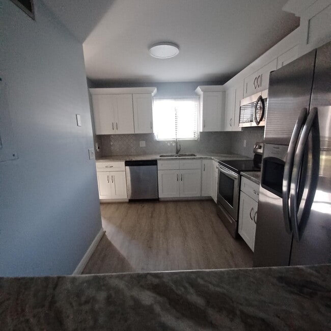 Foto del edificio - 4820 Lucerne Lakes Blvd W