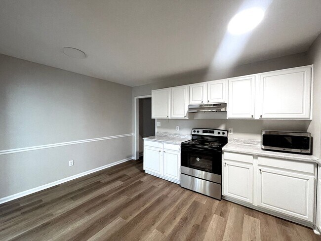 Foto del edificio - 6712 Glendower Rd