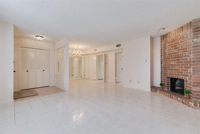 Building Photo - 14395 Misty Meadow Ln