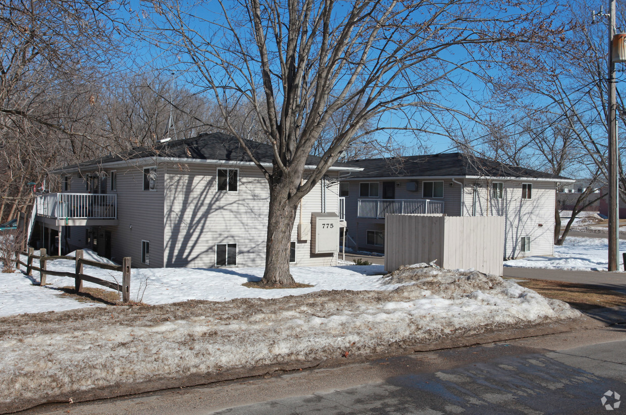 Primary Photo - Skyline Apartments