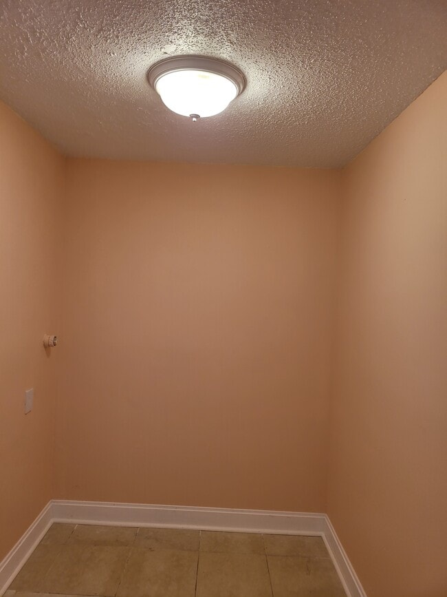 Building Photo - 5020 Norma Elaine Rd