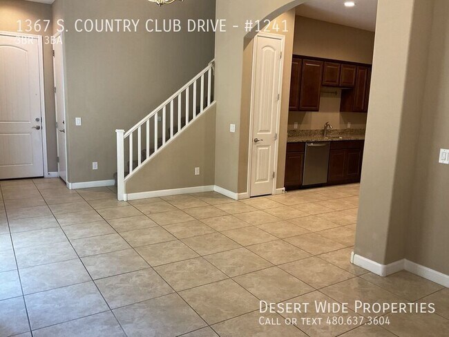Building Photo - 1367 S Country Club Dr