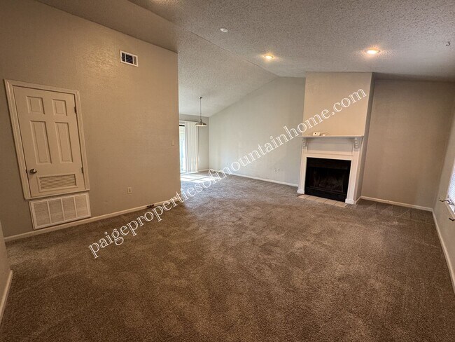 Foto del edificio - 605 Cooper Estates Dr