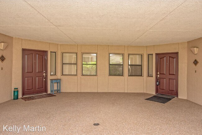 Building Photo - 2 br, 1.5 bath House - 5104 N 32nd Unit 122
