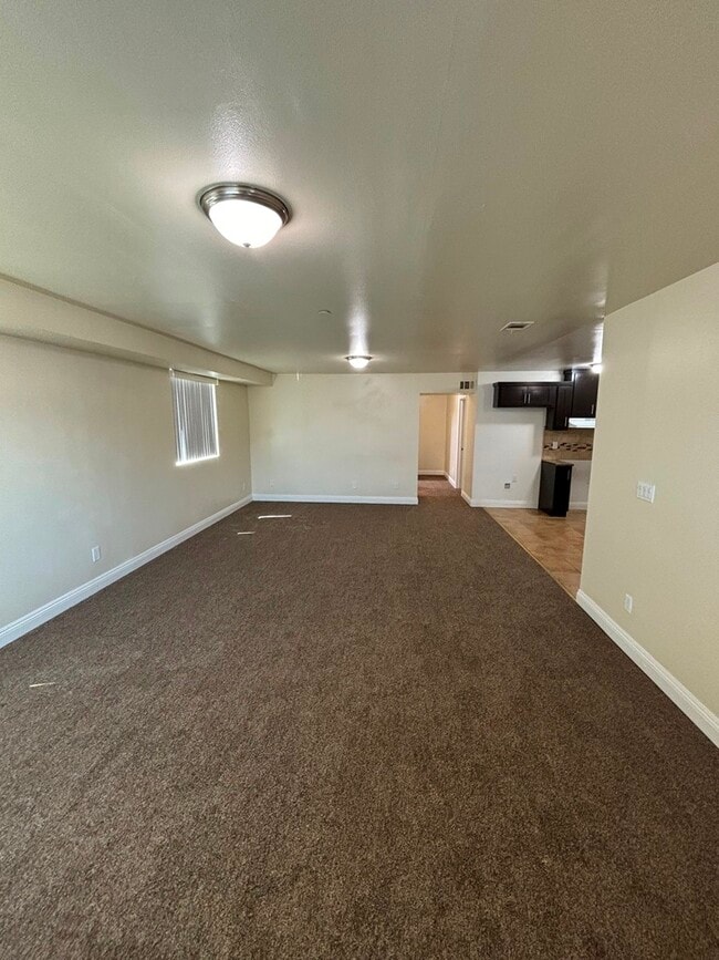 Building Photo - 739 E 79th St