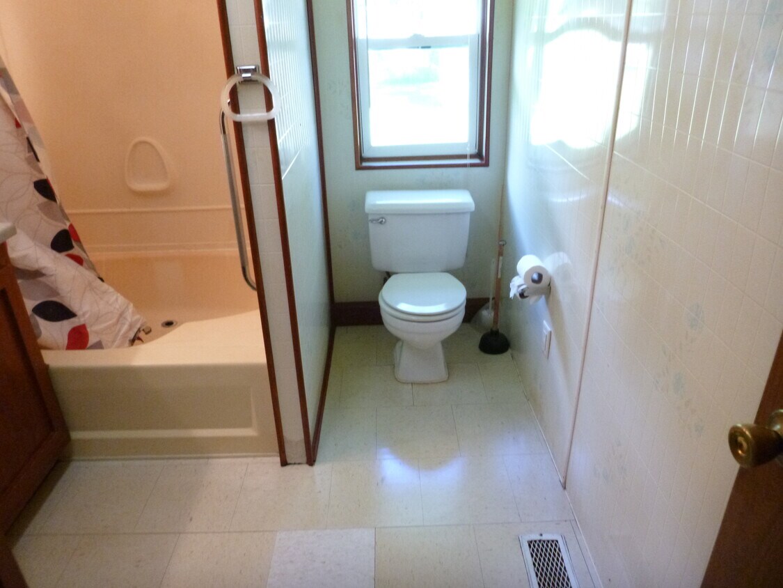 bath - 51823 County Road 9