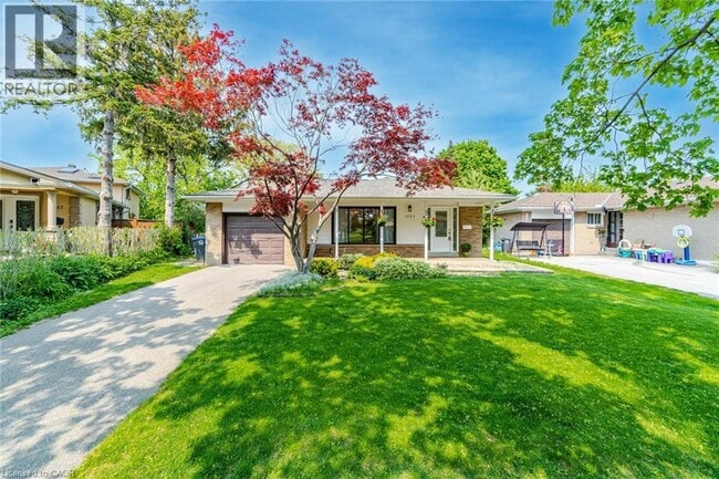 Building Photo - 1093 Parthia Crescent