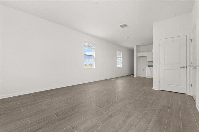 Building Photo - 2581 Runners Cir