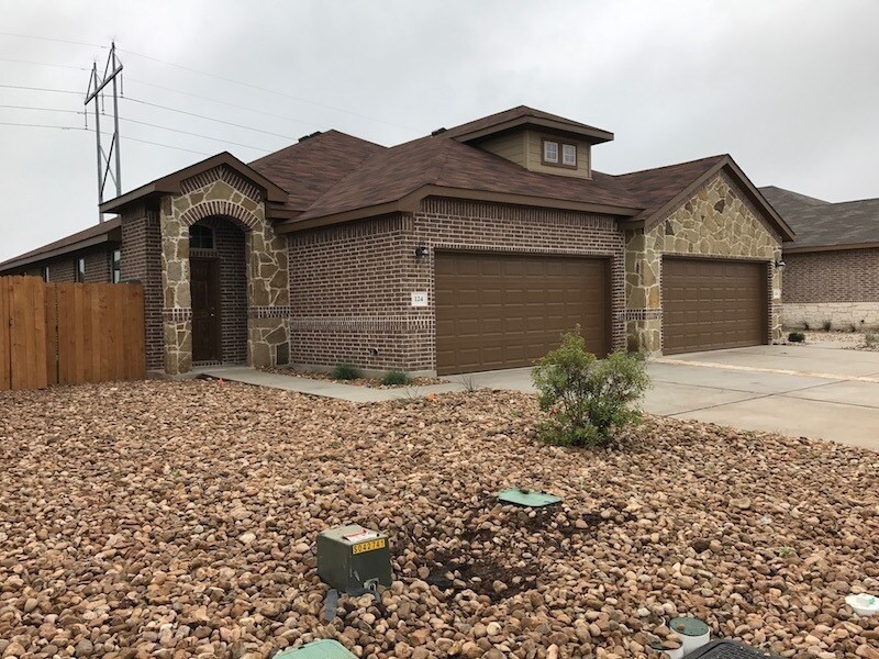 Primary Photo - AVAILABLE NOW! LUXURY TOWNHOME LOCATED IN ...