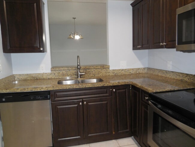 Building Photo - 1145 Golden Lakes Blvd