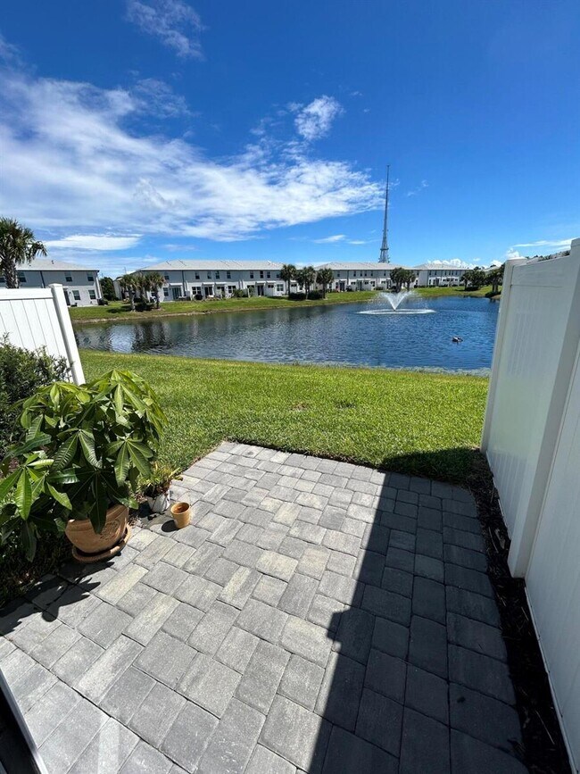 Foto del edificio - 5630 Enclave Dr