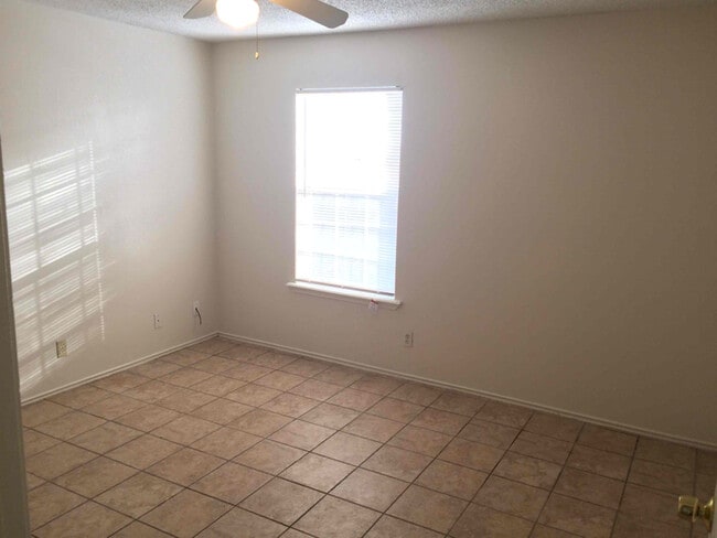 Building Photo - 7611 Oak Chase