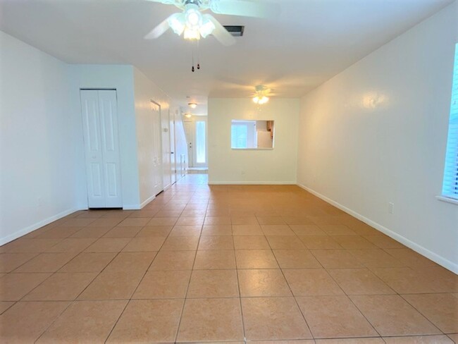 Foto del edificio - Beautiful 2 Bedroom Port Orange Townhome!