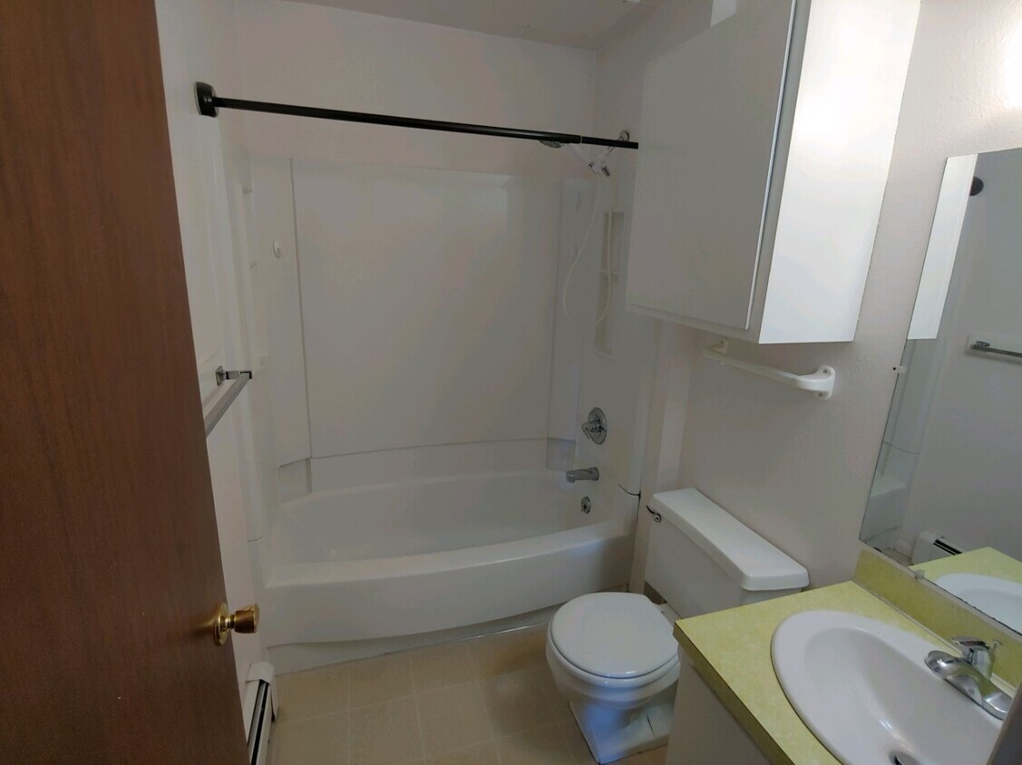 1225 Wyoming Ave Unit 2, Cody, WY 82414 Apartments in Cody, WY