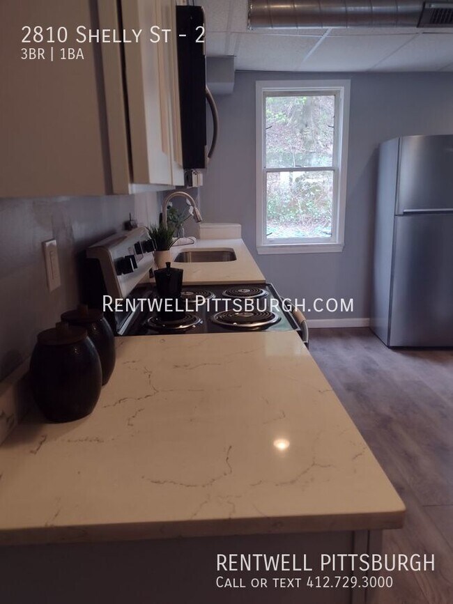 Building Photo - 3 Bedroom Apartment in South Side - No Sec...