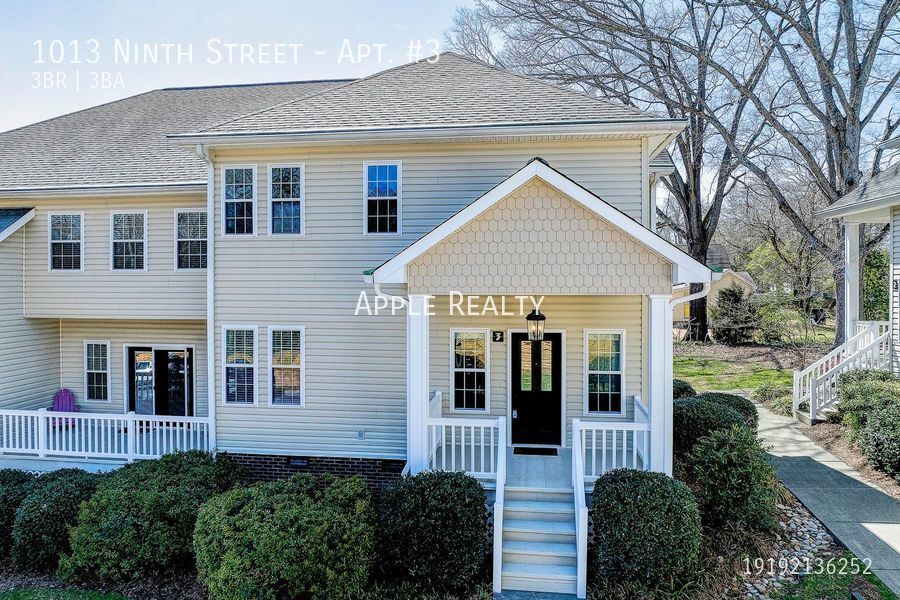Primary Photo - 1013 Ninth #3 - Beautiful, Updated- 3 bedr...