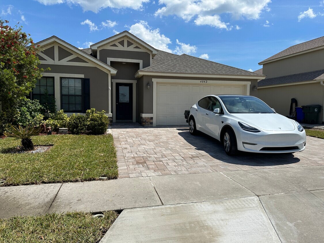 Foto principal - 4042 Brantley Cir