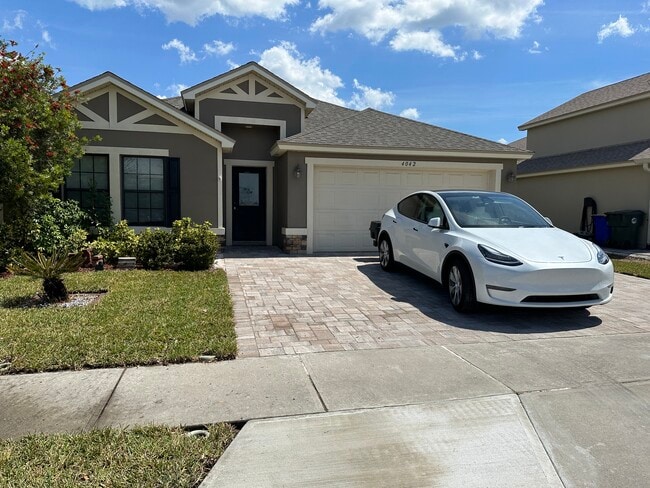 Building Photo - 4042 Brantley Cir