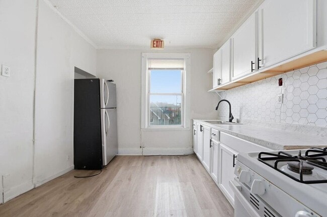 Building Photo - 335 47th St