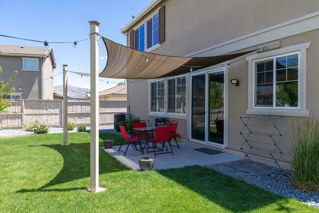 Foto del edificio - Spacious Home in Damonte Ranch - Large Bac...