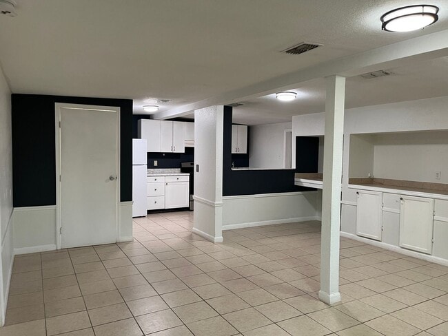 Building Photo - 3735 Highway 60 E Front Apt.