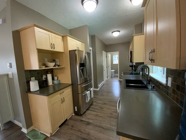 Building Photo - 936 Starling Pl