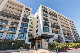 Building Photo - 100 Oakmont Ln