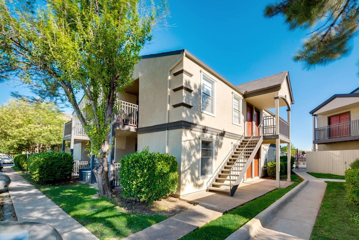 Addison Apartments at the Park Apartments in Addison, TX