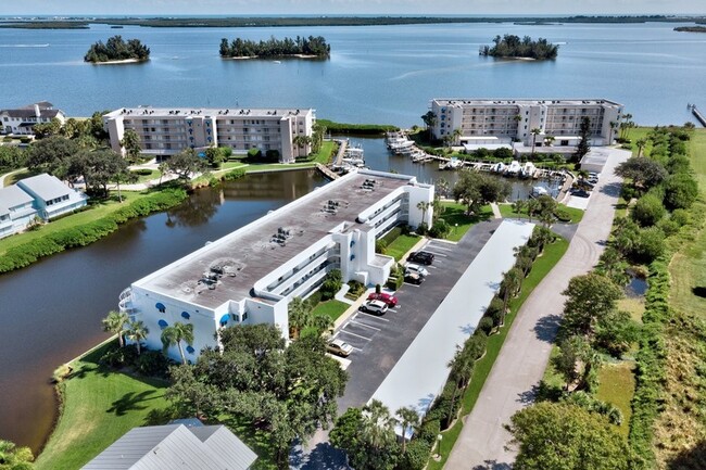 Foto del edificio - 6132 River Run Dr