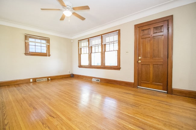 Building Photo - 3531 Hazelhurst Ave