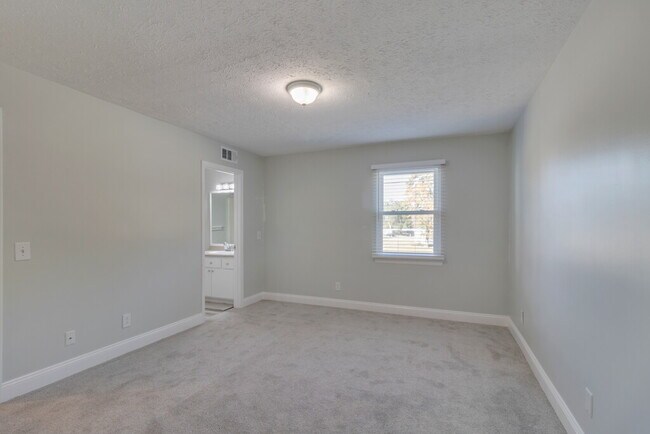 Building Photo - 832 Tibet Ave