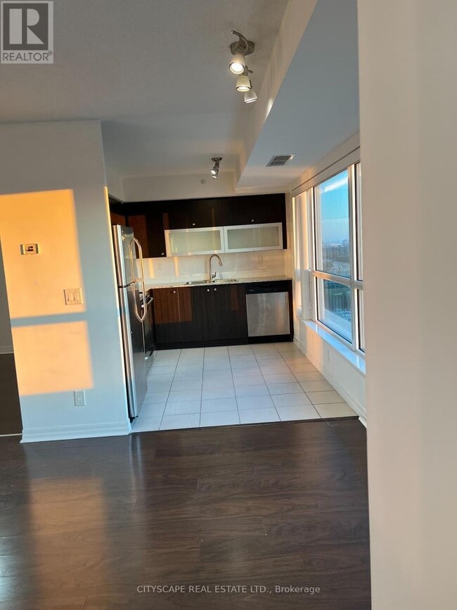 Photo du bâtiment - 275-2275 Yorkland Rd