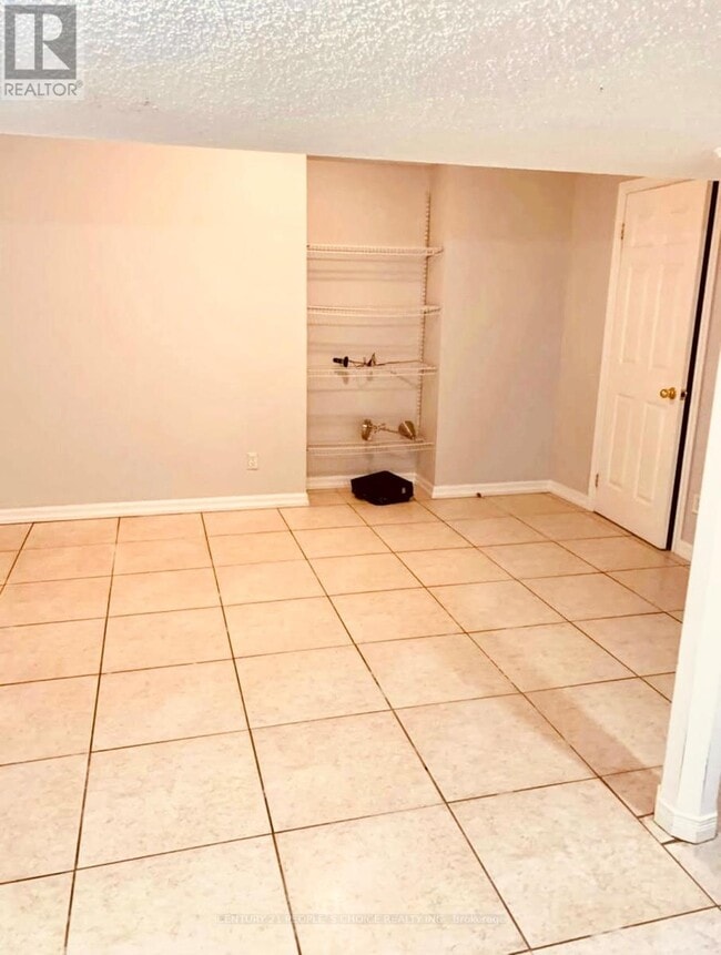Building Photo - 390 Marble Pl