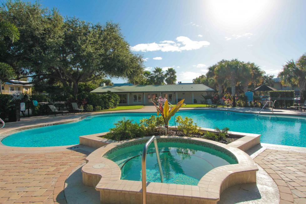 Piscina climatizada y spa - Imperial Gardens