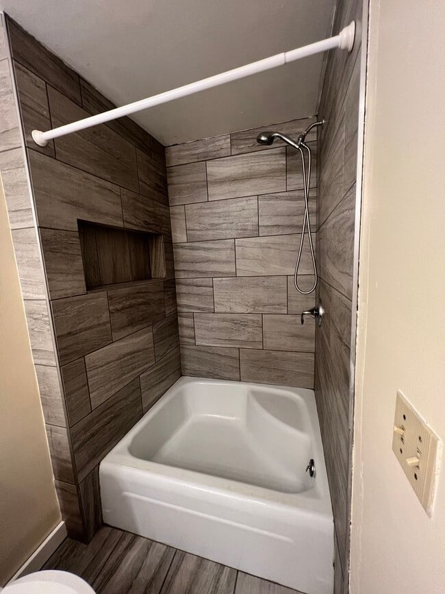 Building Photo - 42 N Prospect St